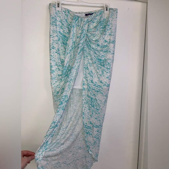 Woman’s skirt - Picture 3 of 5